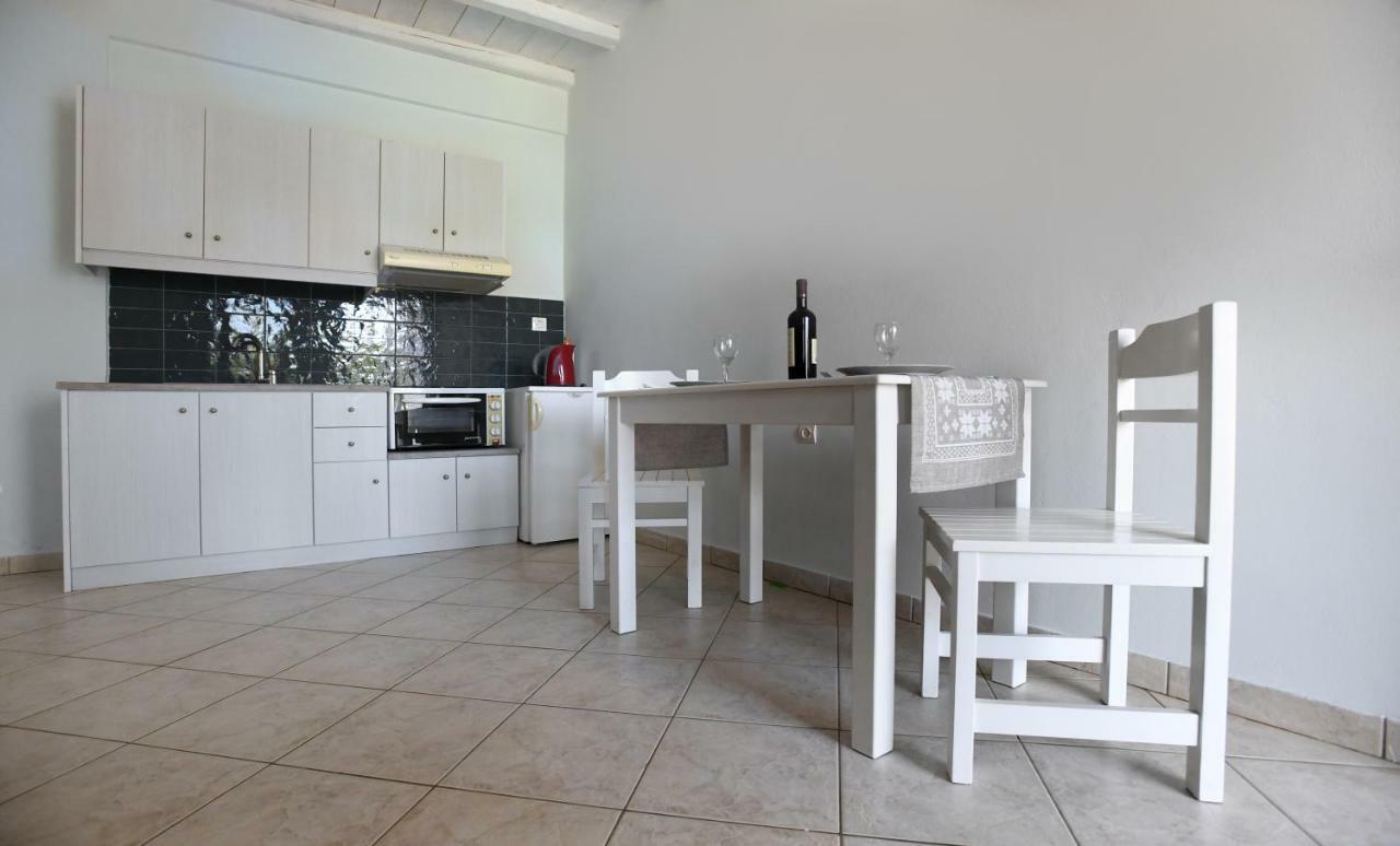 Nostos Beachfront Apartments & Studios Agios Ioannis  Eksteriør bilde